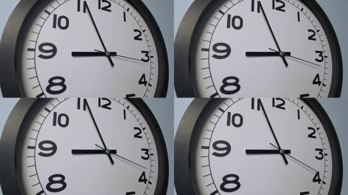 白色挂钟上的白色钟面特写，箭头显示08:55或20:55