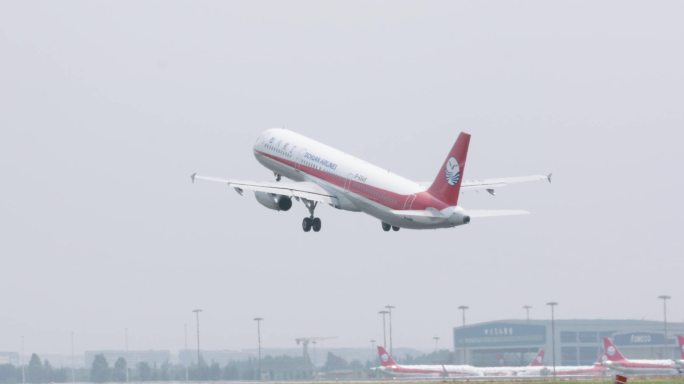 四川航空飞机起飞