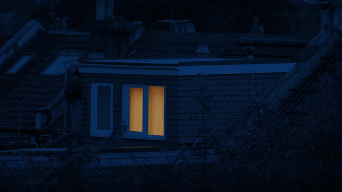 屋顶卧室深夜熄灯黑夜窗户房屋