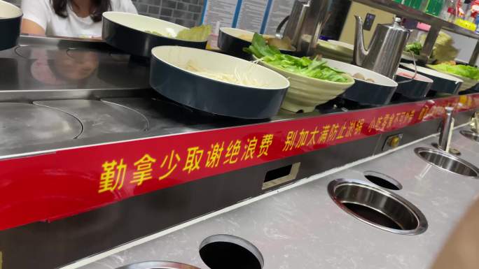 实拍 旋转小火锅 串串小火锅人气美食输送