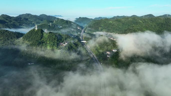 航拍山区高速路4K