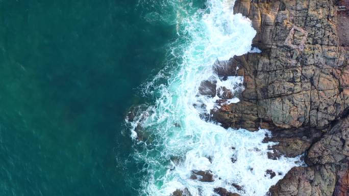 4K海浪拍打礁石海浪礁石