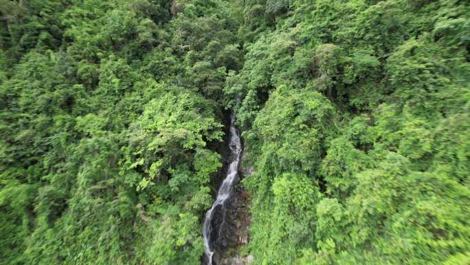 海南热带雨林瀑布山水鹦哥岭瀑布