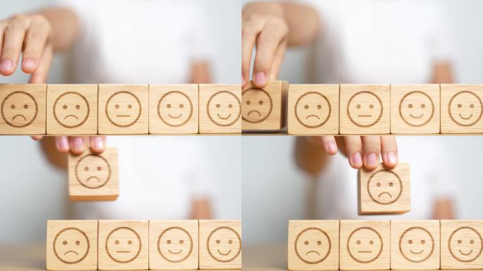 从情感块中手动选择笑脸，用于客户评论、良好体验、积极反馈、满意度、调查、评价、评估、心情和世界心理卫