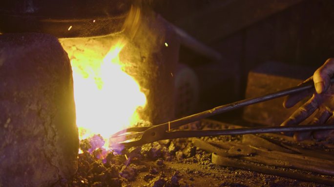 铁匠铺炉火锻造打铁手工艺