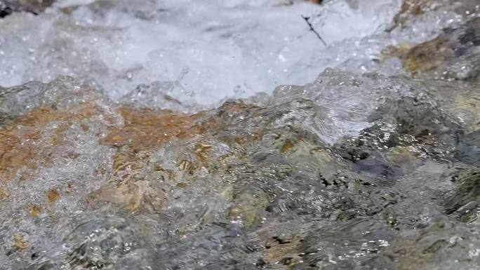 高清山涧溪流瀑布冲刷升格视频240P