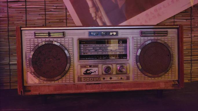 实拍老旧家电收音机