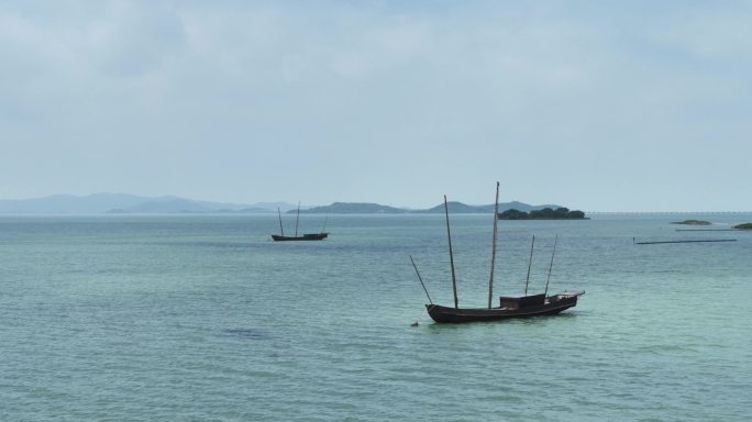 航拍太湖上的渔船