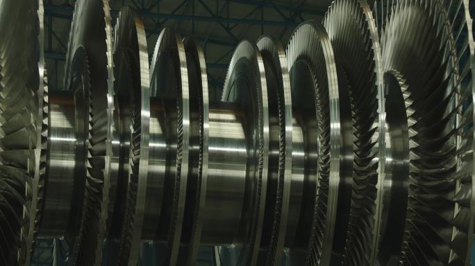 机器搬运大型齿轮