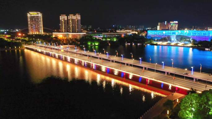 扬州西区明月湖大桥车流大剧院夜景灯光航拍