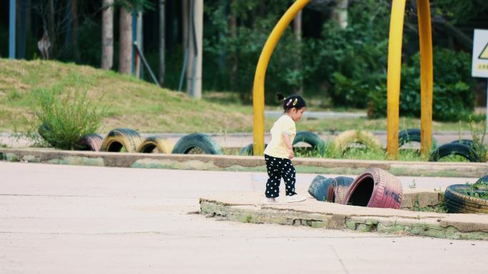 儿童公园玩耍升格