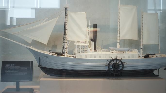 博物馆内展示轮船模型