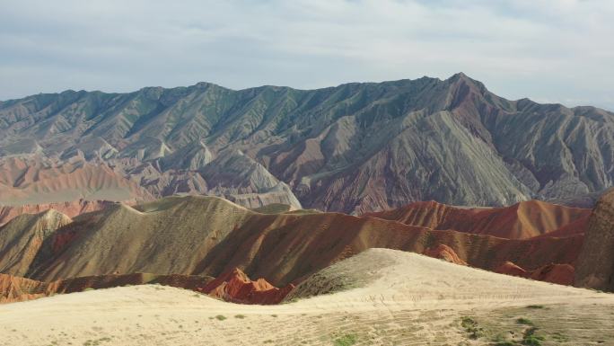 新疆昌吉天山努尔加大峡谷丹霞地貌