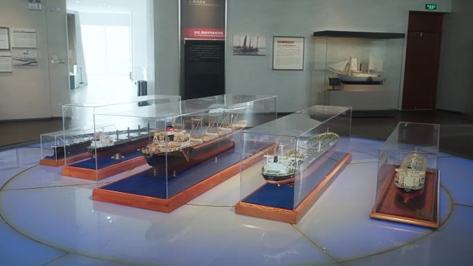 博物馆内展示轮船模型