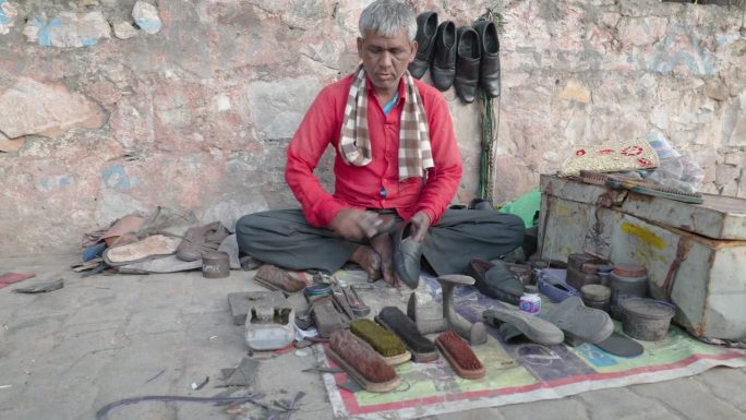 印度路边修鞋匠，斋浦尔市，拉贾斯坦邦