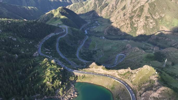 新疆独库公路小龙池航拍风景