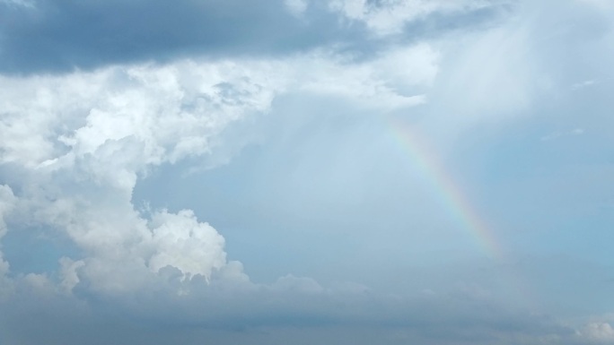 彩虹云朵延时天空蓝天白云风景天气雨后天空