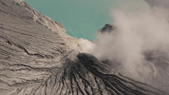 印尼伊真火山