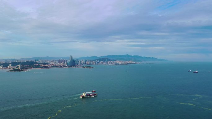 青岛航拍海岸线胶州湾城市全景货轮游轮4k