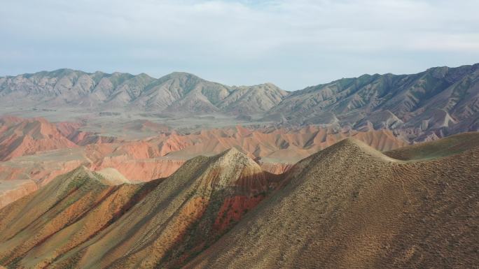 新疆昌吉天山努尔加大峡谷丹霞地貌