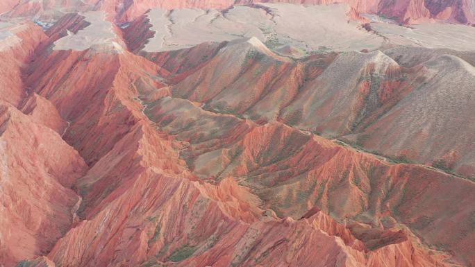 新疆昌吉天山努尔加大峡谷丹霞地貌