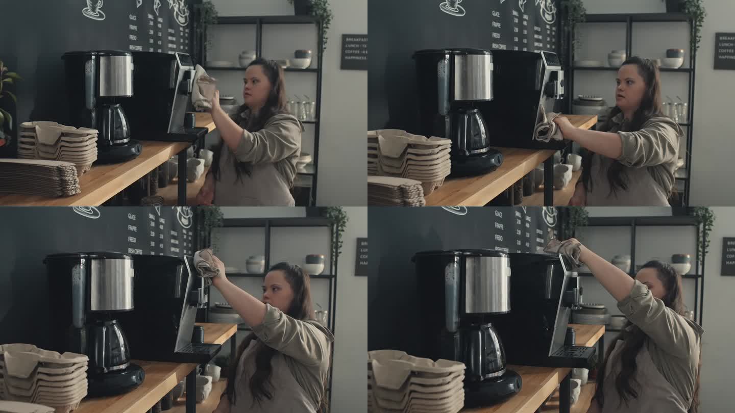 残疾咖啡师正在清洗咖啡机