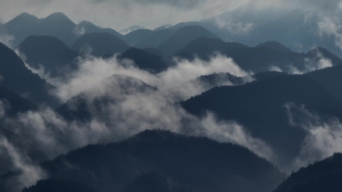 山中的晨雾云雾缭绕山川山区山脉山峦