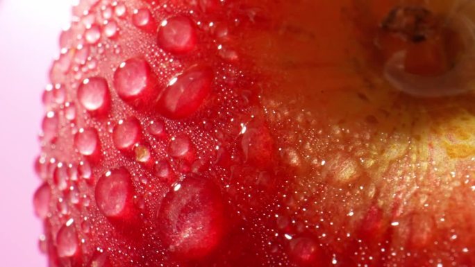 用探针镜头拍摄微距视频，红苹果上的水滴
