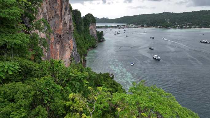 泰国皮皮岛屿海滨快艇自然风光航拍