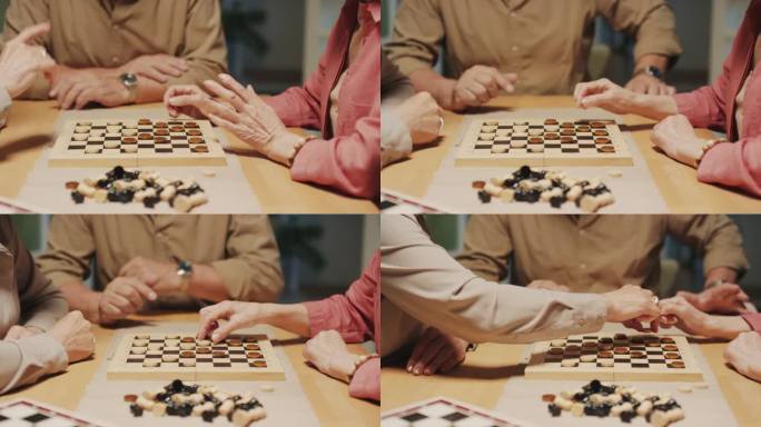 退休老人一起下跳棋