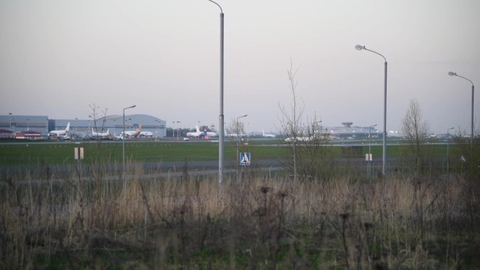 机场上的各种客机