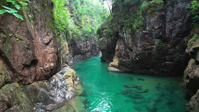 广东清远英德石门台山间清泉水潭航拍