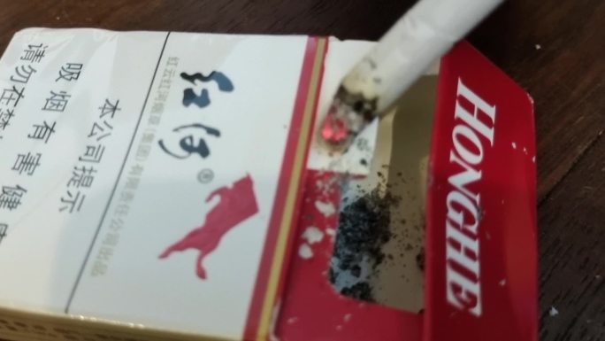 抽烟 香烟男子抽烟的手手拿香烟拿香烟的手