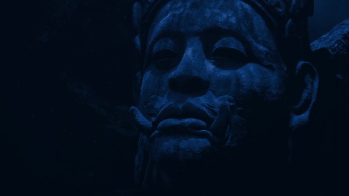 海洋深处的古代神像头像
