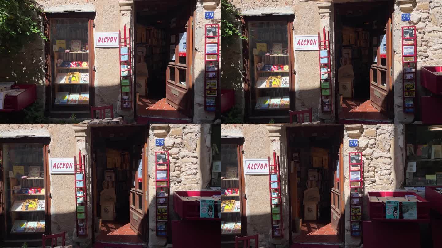 法国小镇斑驳墙面的书店门口陈列了很多书