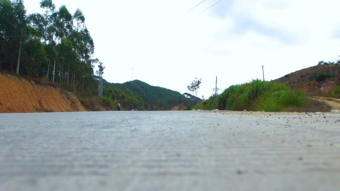 雨中 苦行僧 小推车