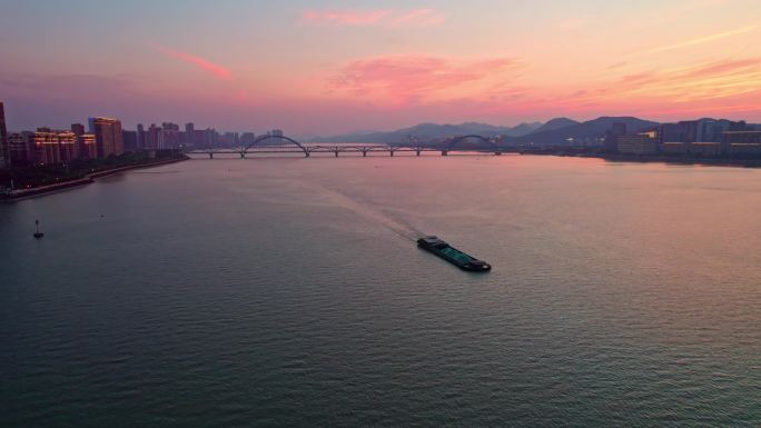 杭州钱塘江夕阳晚霞船