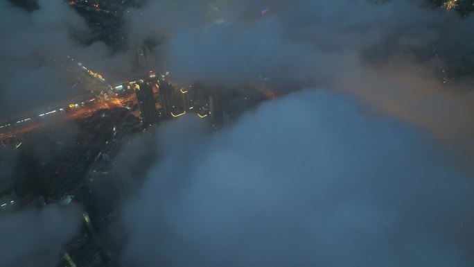 航拍俯瞰平流雾下的威海高新区城市街景