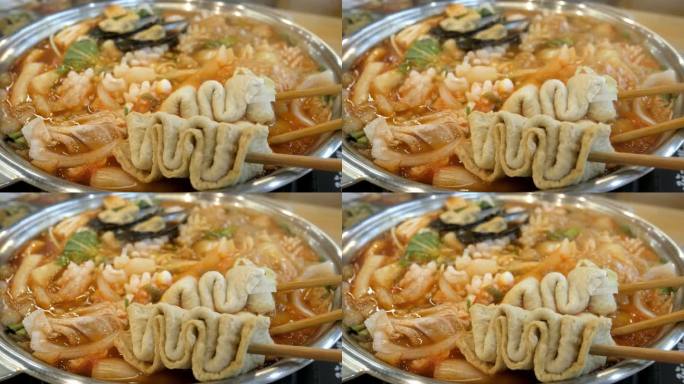 传统韩国泡菜Tteok bokki火锅汤