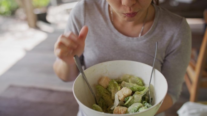 吃蔬菜沙拉减肥素食主义者国外外国人