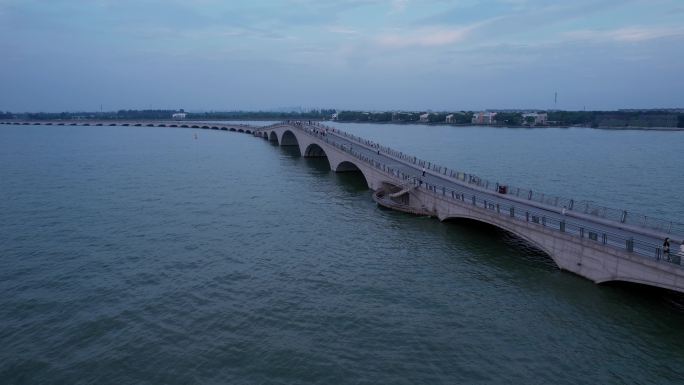 原片蓝调淀山湖彩虹桥全景