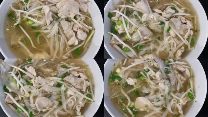 Pho Ga，越南鸡肉面汤。搅拌美味，热的亚洲食物，汤汁在碗里。