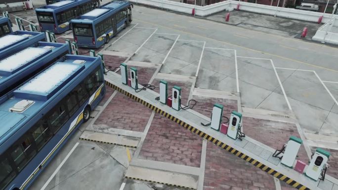 低碳出行，公交充电站