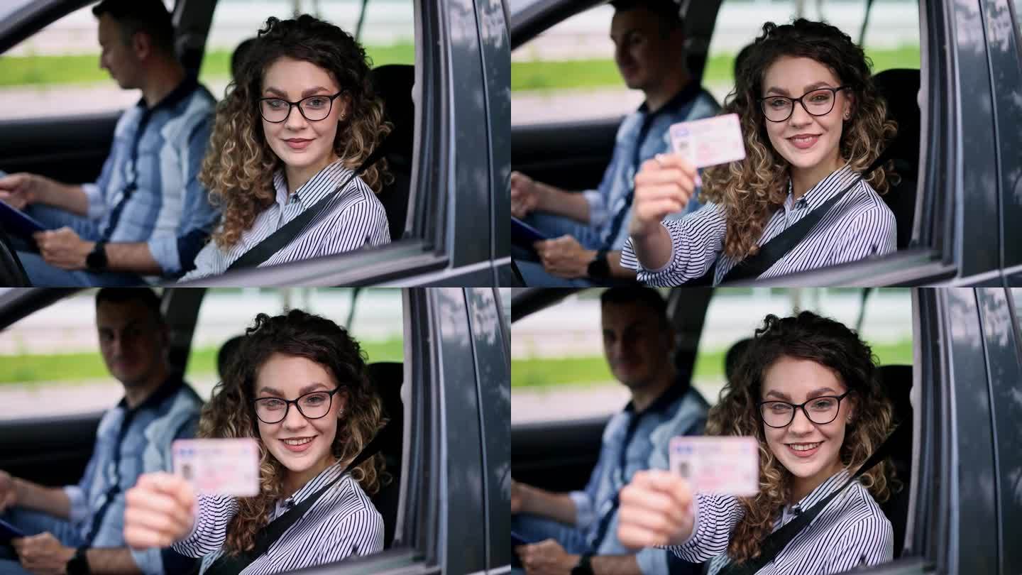 年轻的女学生在车里拿着她的新驾照