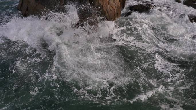 大海礁石浪花泡沫飞溅