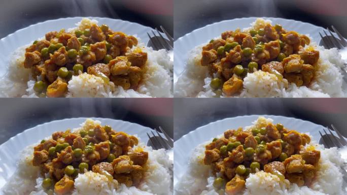 热腾腾的豆豆咖喱米饭