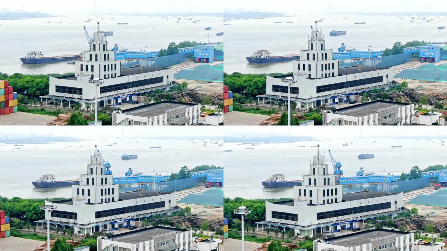 航拍长江扬州港轮船港口货轮卸货