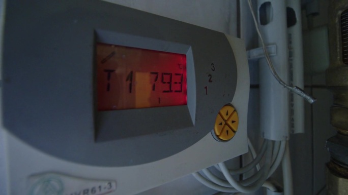 采暖室太阳能热控制装置