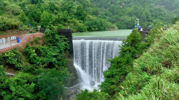 4k台风天水库放水