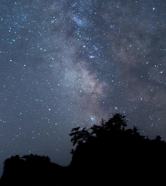 俄勒冈海岸Stack群岛上的银河夜空